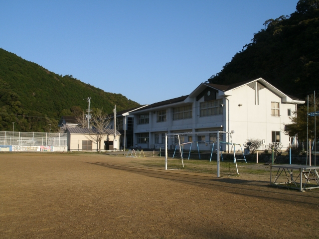 学校、病院、神社仏閣